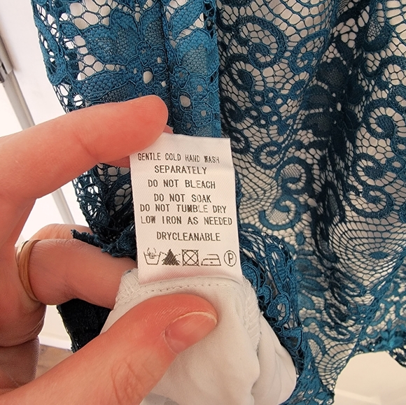 Liza Luxe dress, size 1X, teal lace over white - Picture 5 of 5